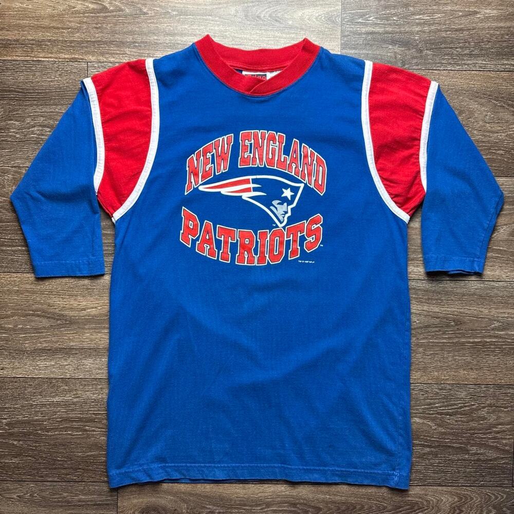Vintage 1990s New England Patriots NFL Football Jersey Tee